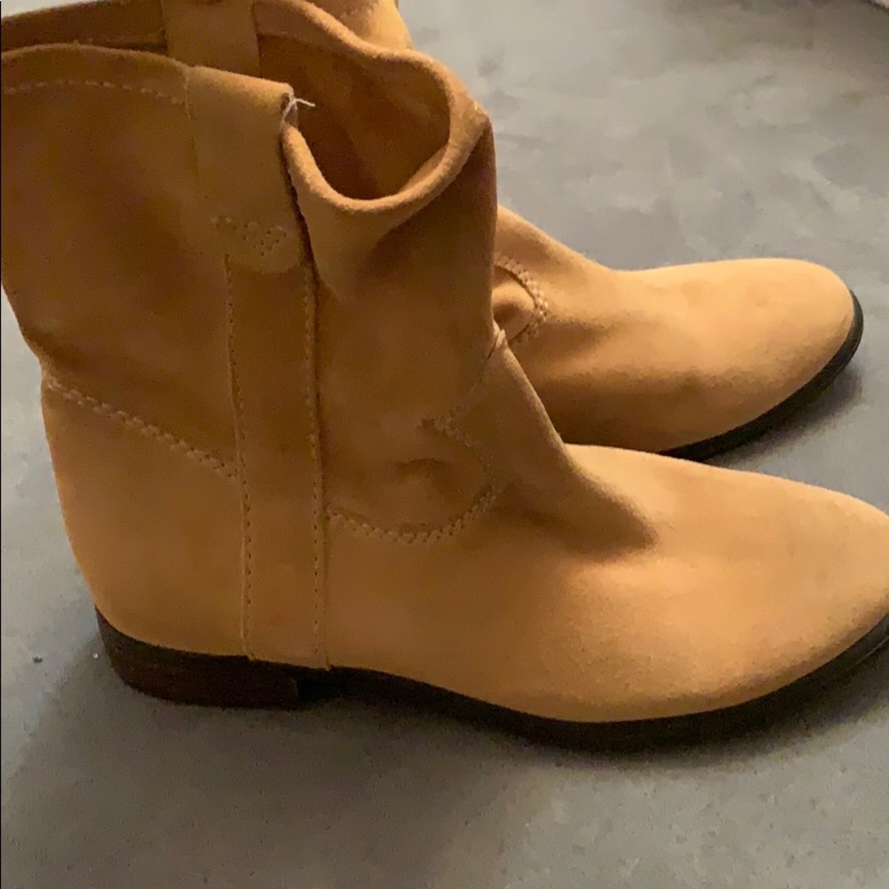 Boots - Picture 2 of 3